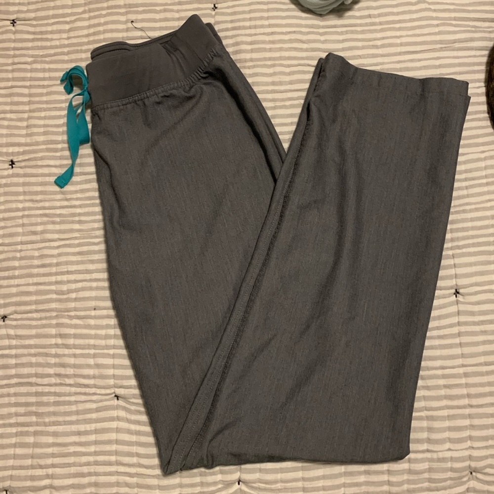 FIGS Basic Scrub Pant in Graphite